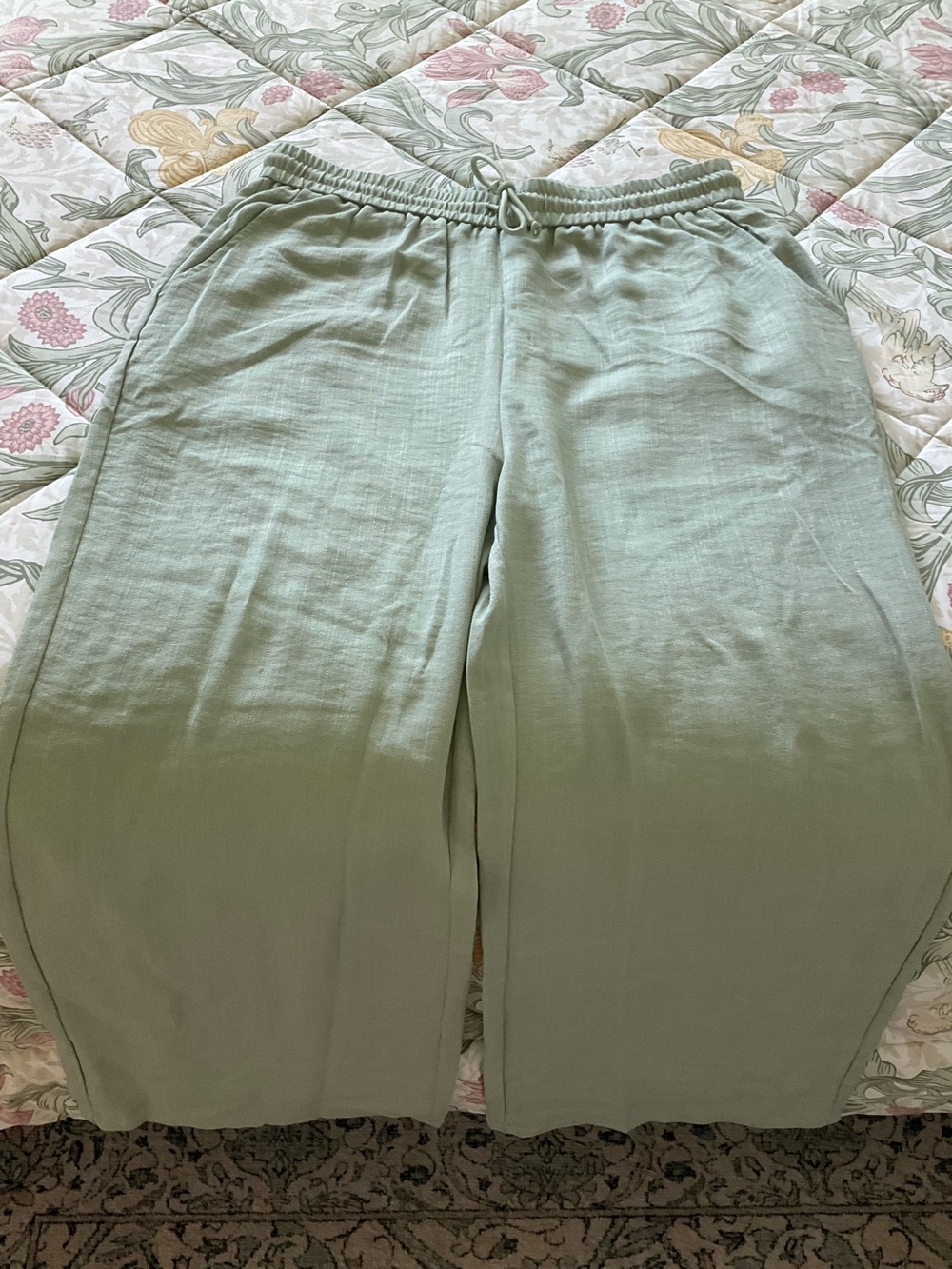 Halara Wide-Leg Elastic Waist Pants in Light Sage NWT